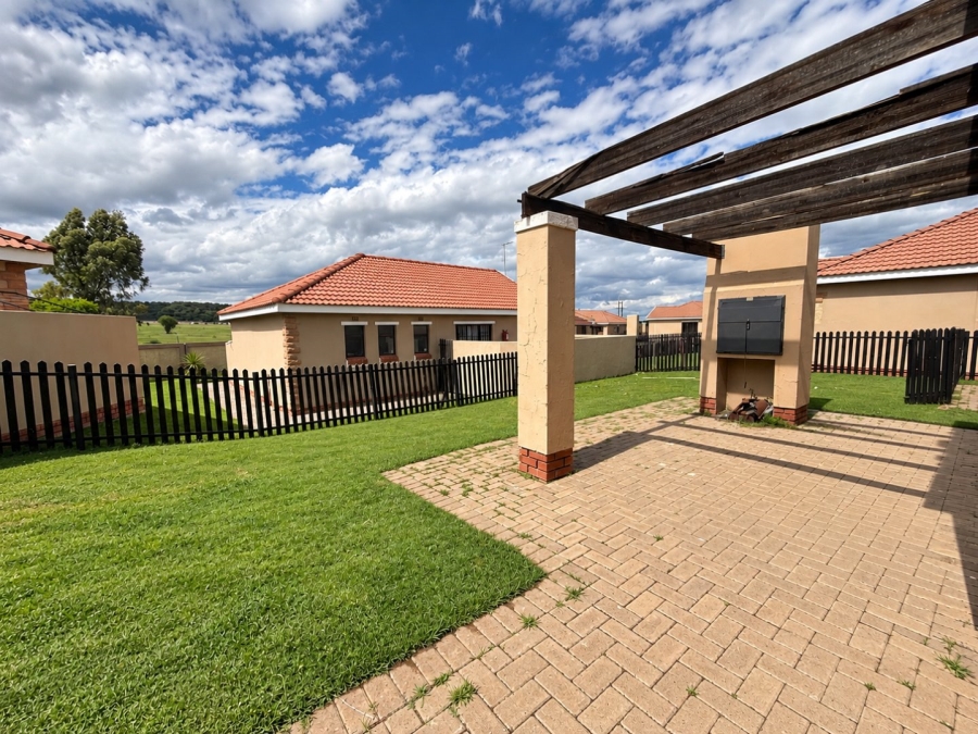 To Let 3 Bedroom Property for Rent in Hillside Free State